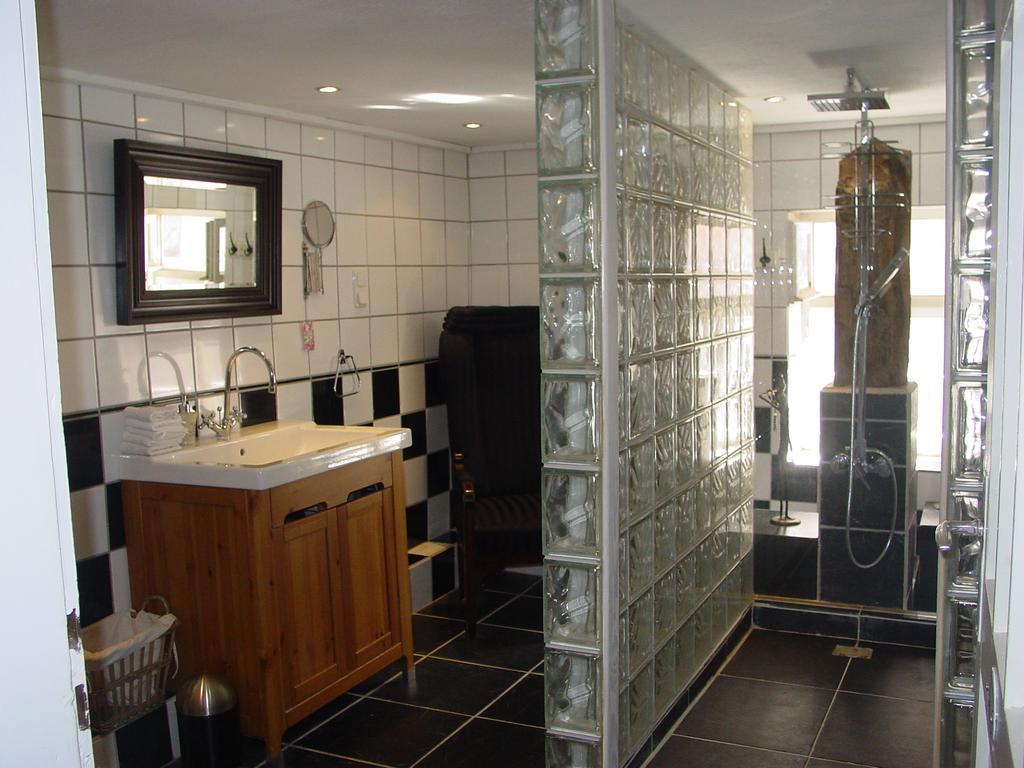 Robert'S Bed & Breakfast Helmarshausen Екстериор снимка
