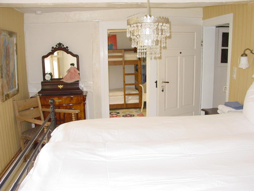 Robert'S Bed & Breakfast Helmarshausen Екстериор снимка