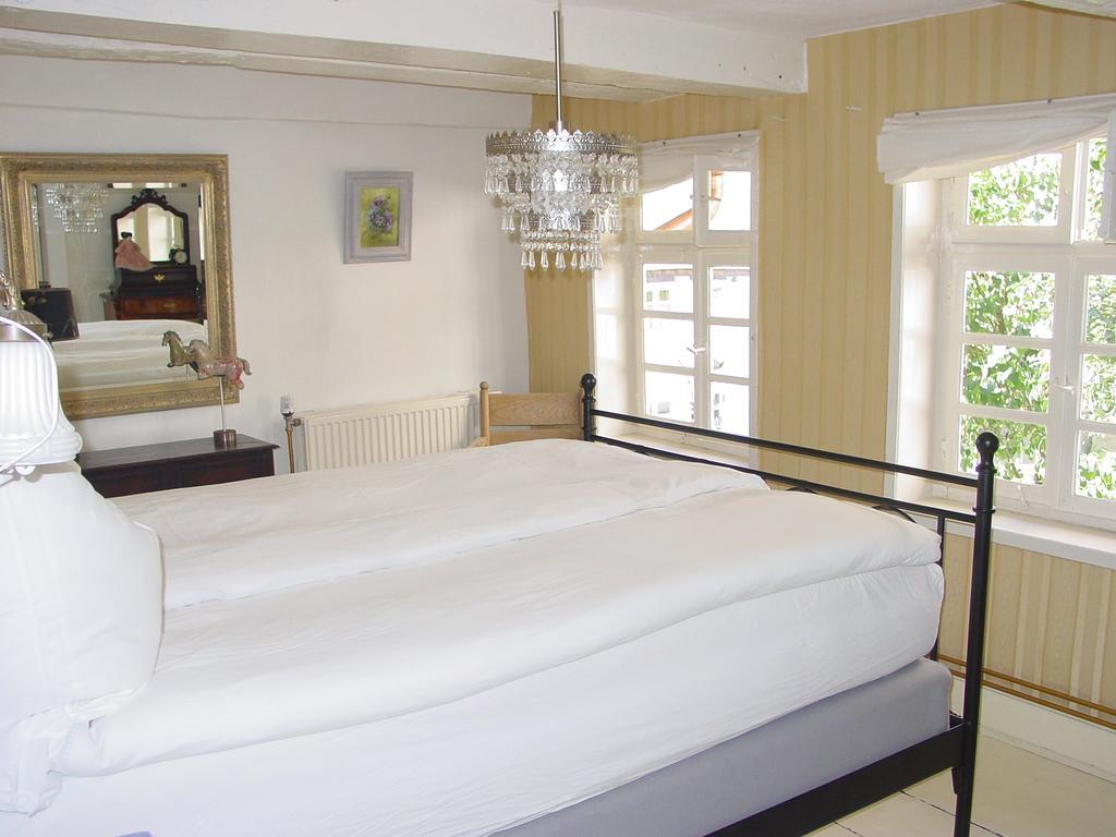 Robert'S Bed & Breakfast Helmarshausen Екстериор снимка