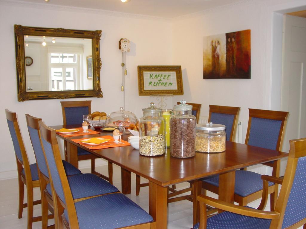 Robert'S Bed & Breakfast Helmarshausen Екстериор снимка