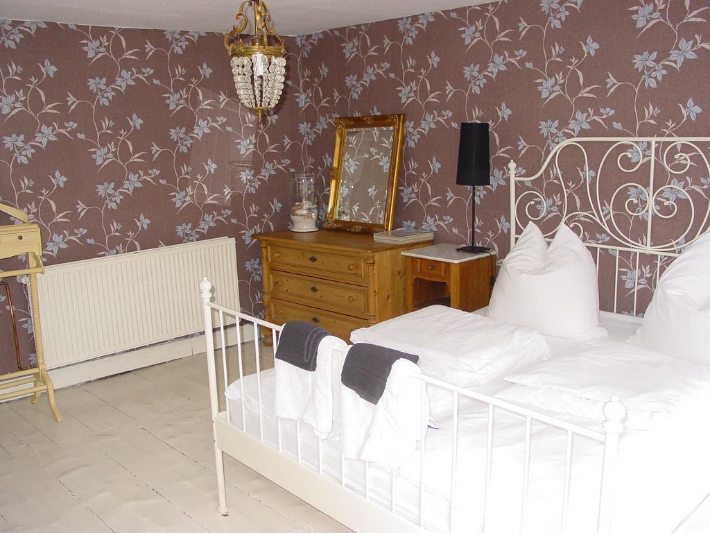 Robert'S Bed & Breakfast Helmarshausen Екстериор снимка