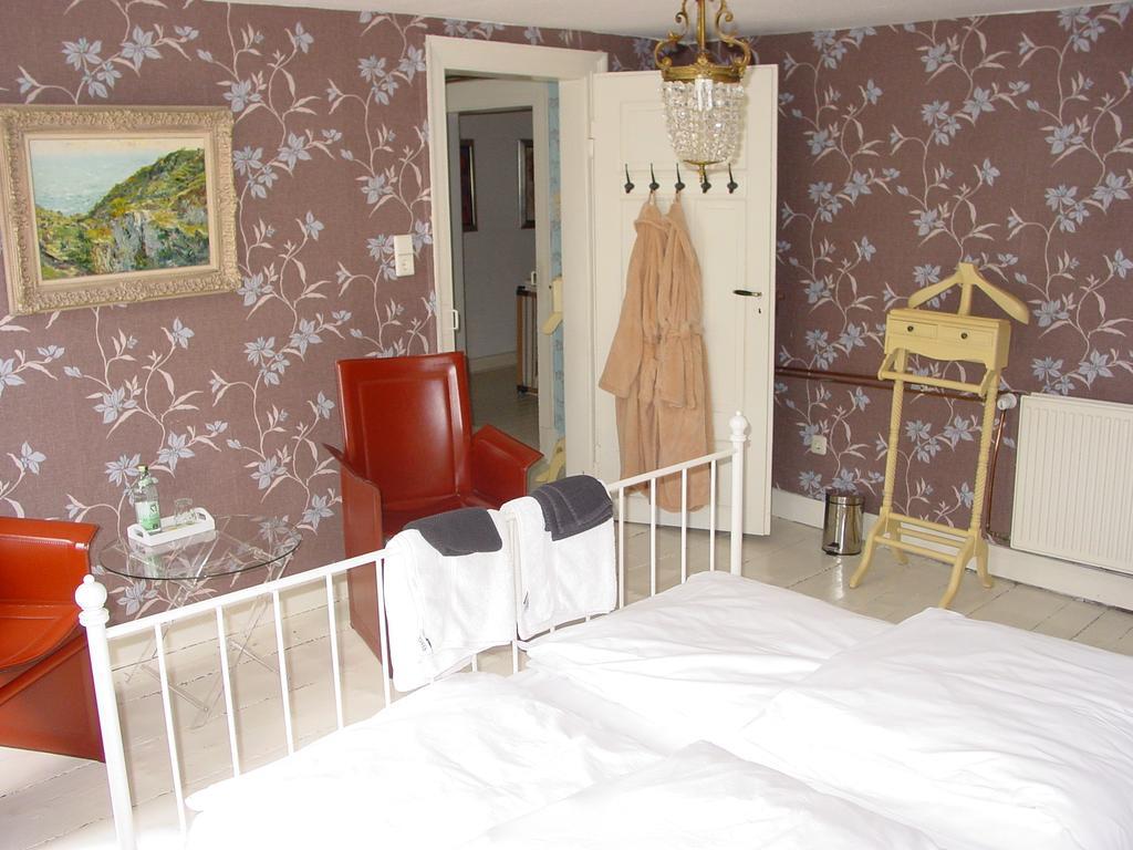 Robert'S Bed & Breakfast Helmarshausen Екстериор снимка