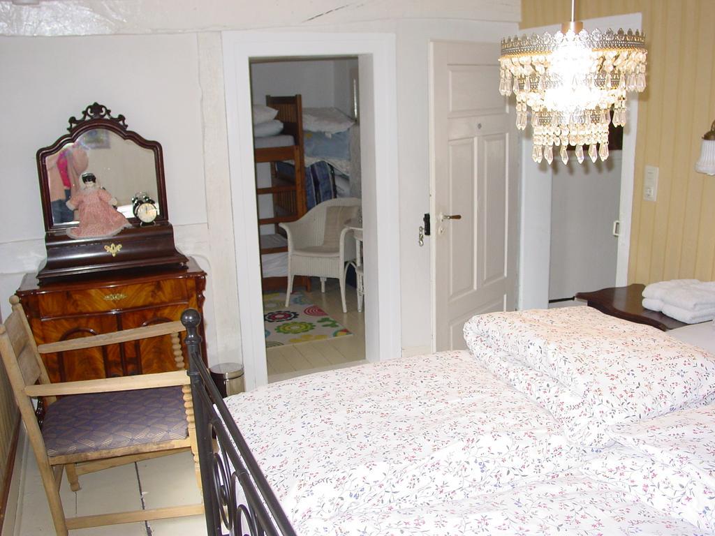 Robert'S Bed & Breakfast Helmarshausen Екстериор снимка
