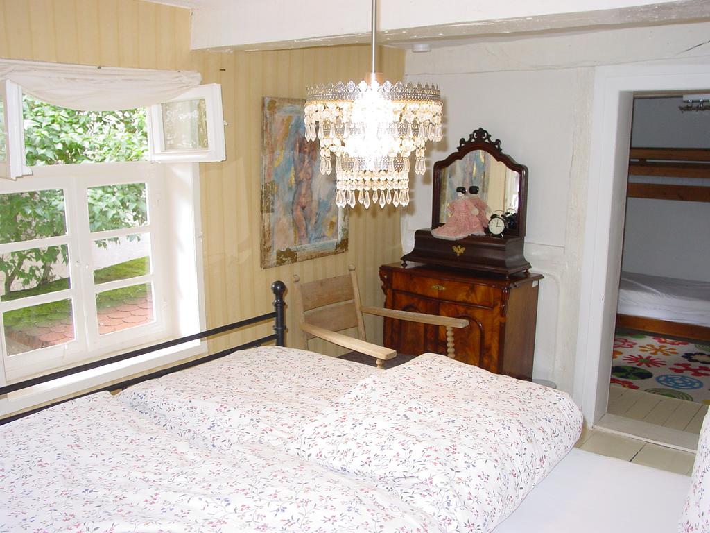 Robert'S Bed & Breakfast Helmarshausen Екстериор снимка
