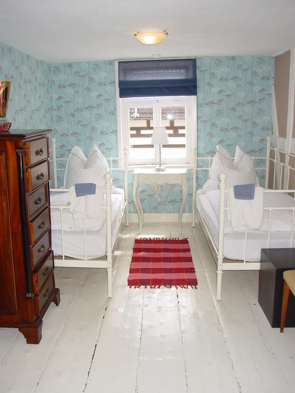 Robert'S Bed & Breakfast Helmarshausen Екстериор снимка