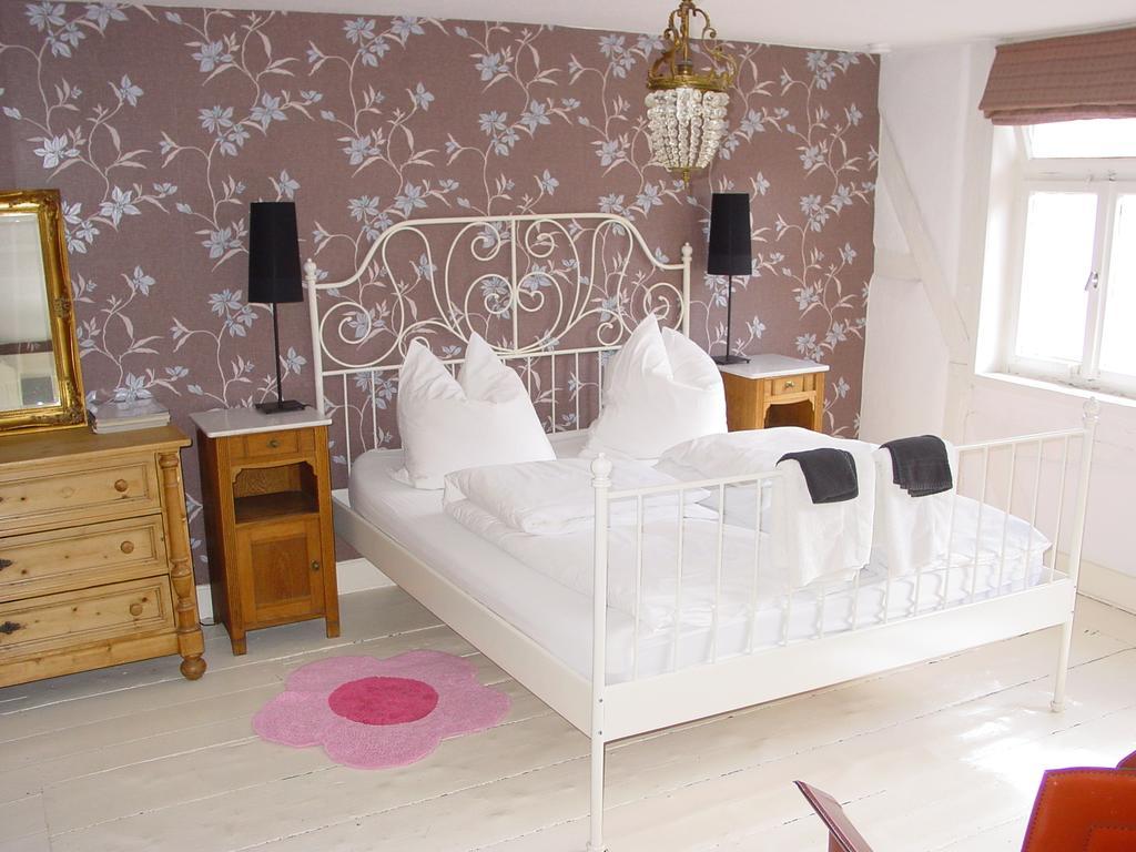 Robert'S Bed & Breakfast Helmarshausen Екстериор снимка