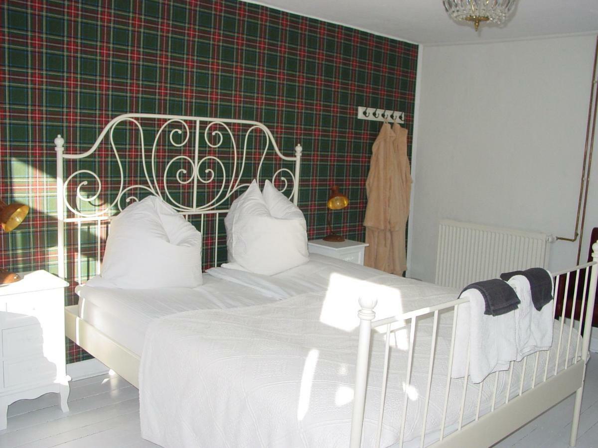 Robert'S Bed & Breakfast Helmarshausen Екстериор снимка