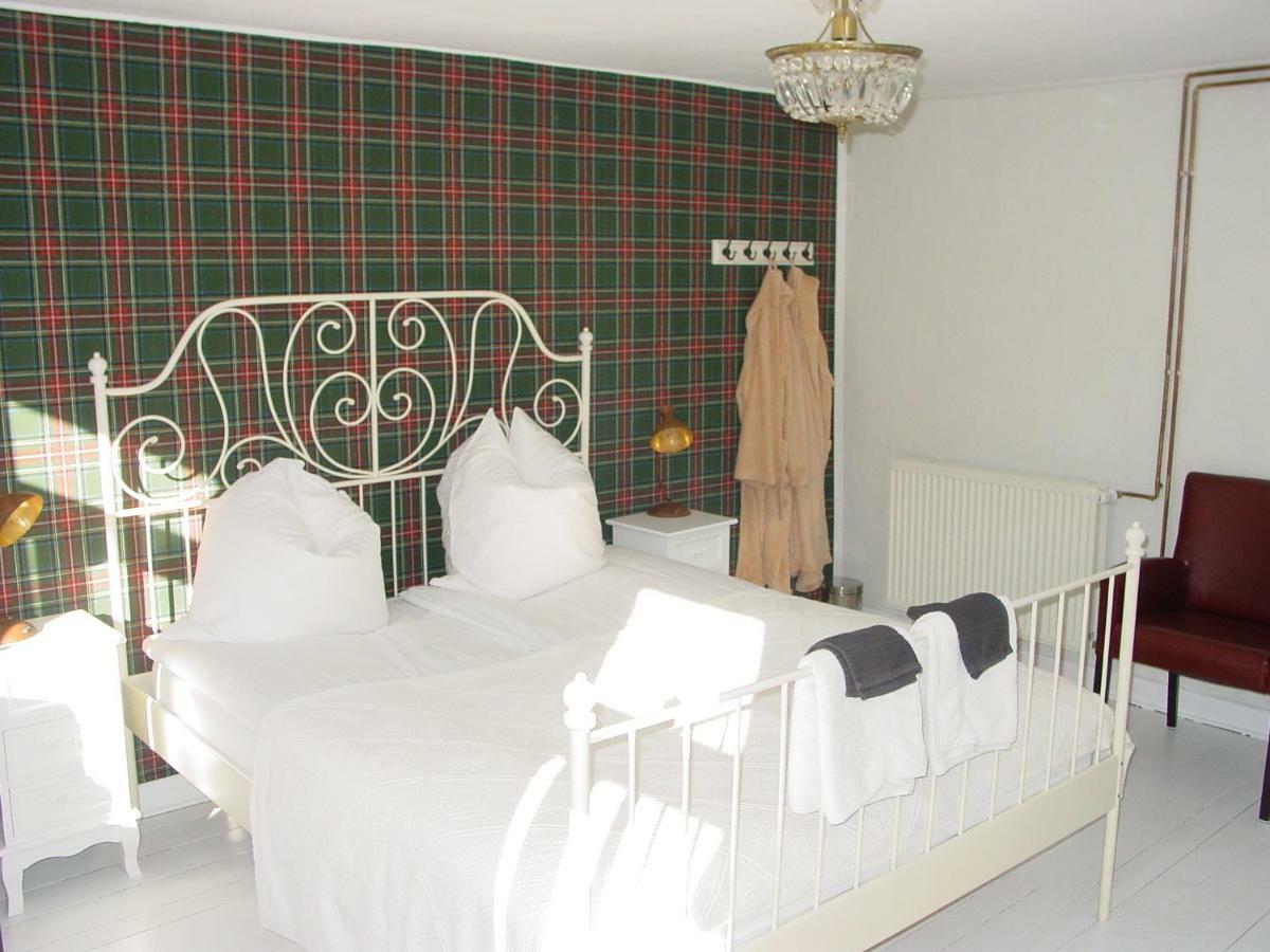 Robert'S Bed & Breakfast Helmarshausen Екстериор снимка