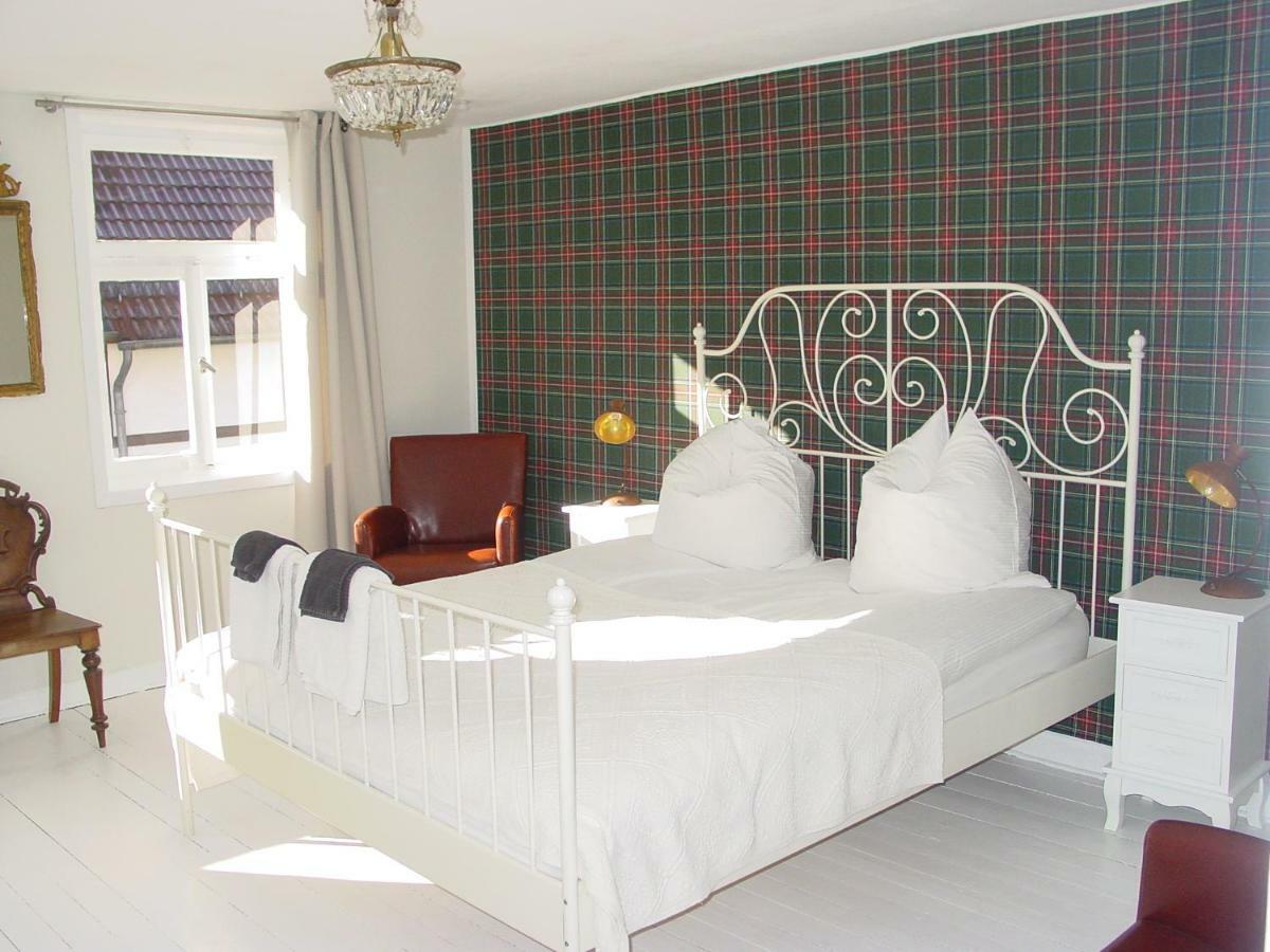 Robert'S Bed & Breakfast Helmarshausen Екстериор снимка